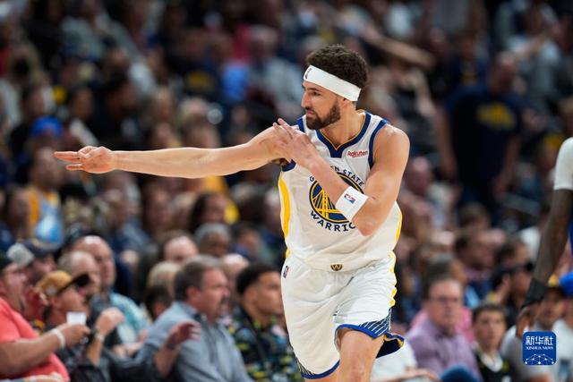 泰晤士报：曼联接近任命阿莫林 范尼可能只带一场